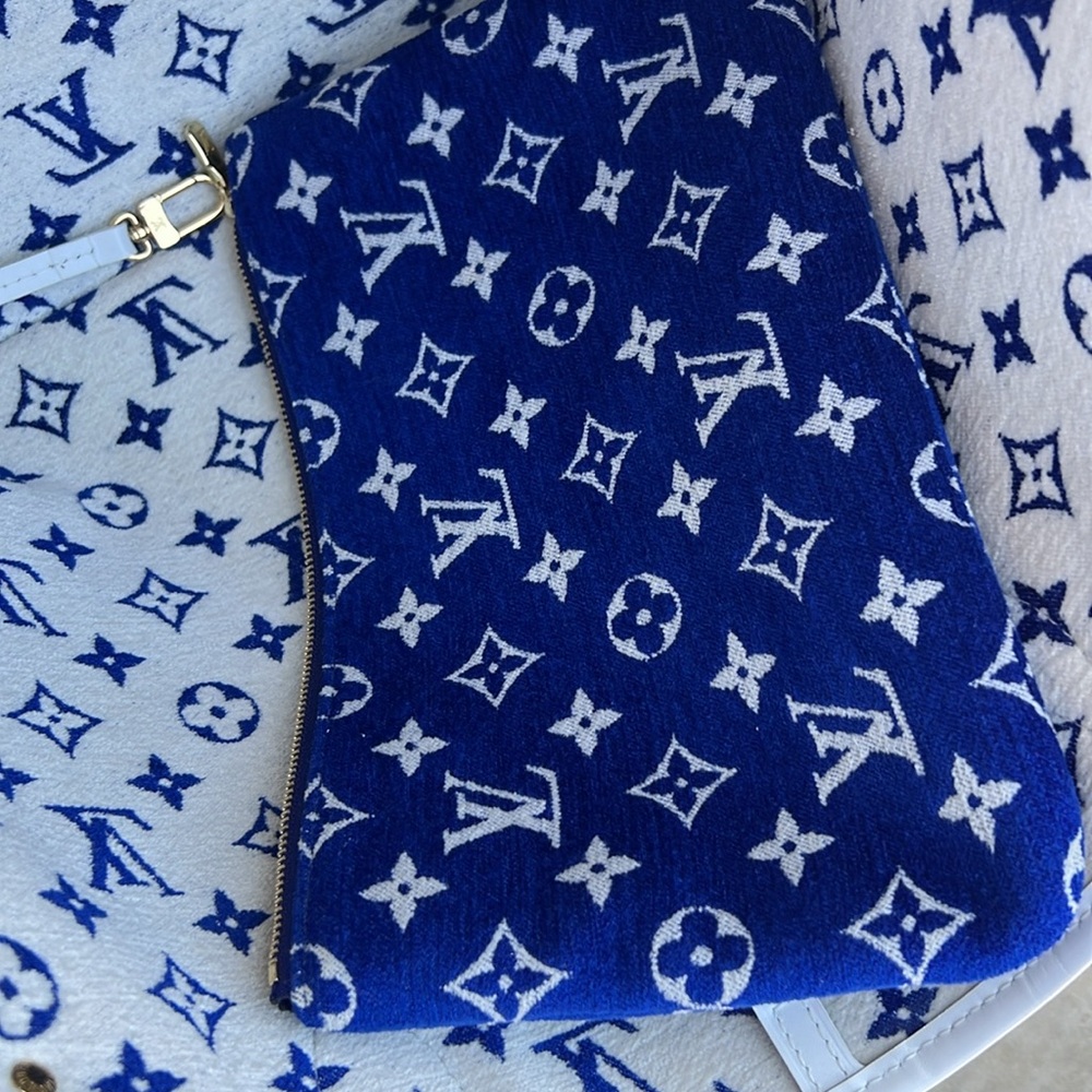 $125 ENTRY for this LTD BLUE VELVET 2022 LV NEVERFULL Customer Appreciation - Picture 9 of 17
